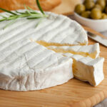 how do eat brie cheese